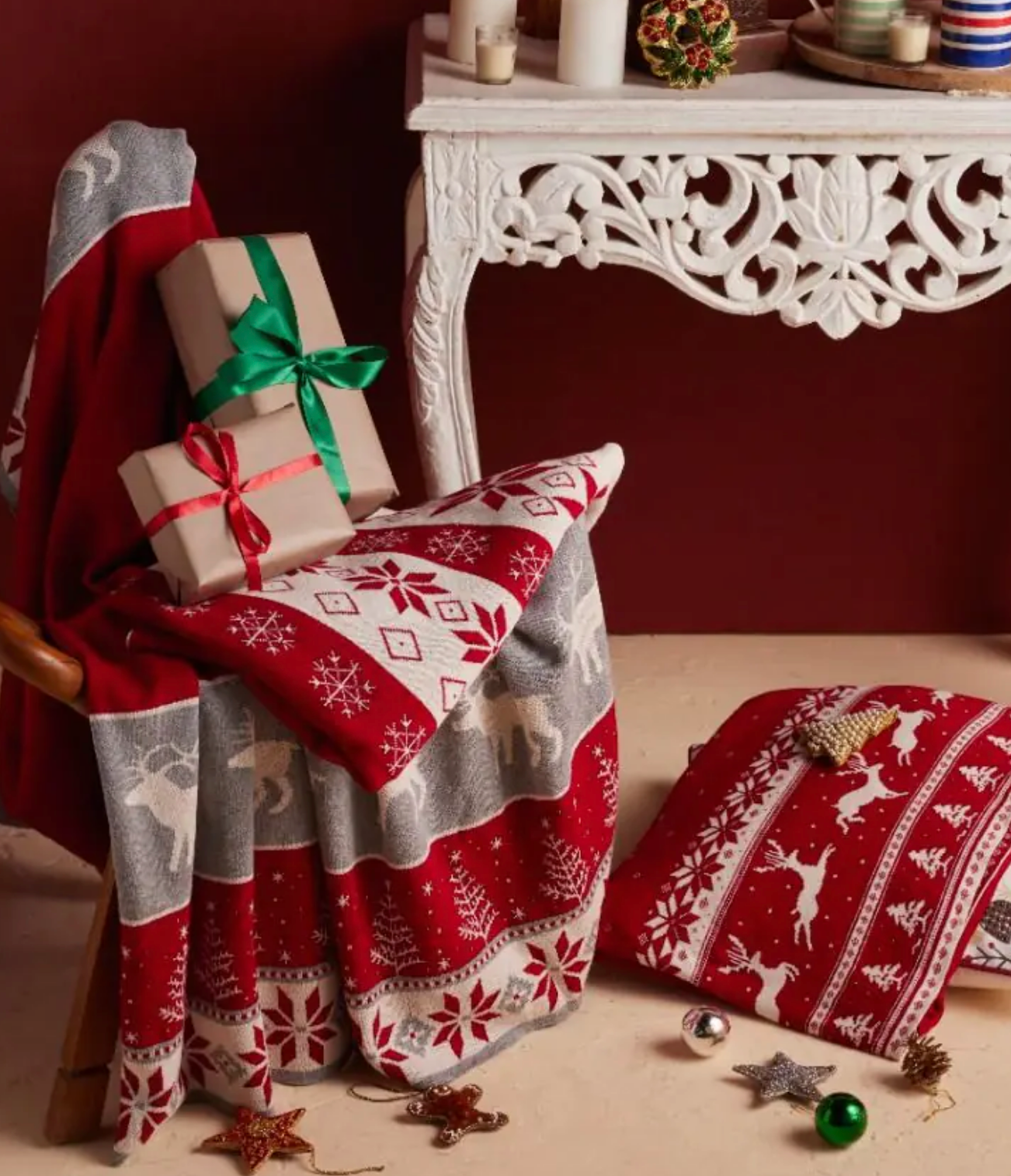 Myra | Snowflakes & Poinsettias Galore Throw